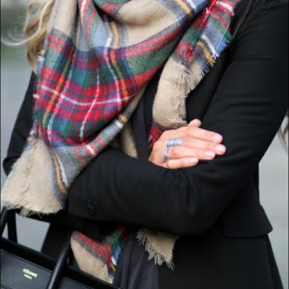 NWT ZARA BLANKET SCARF IN PLAID